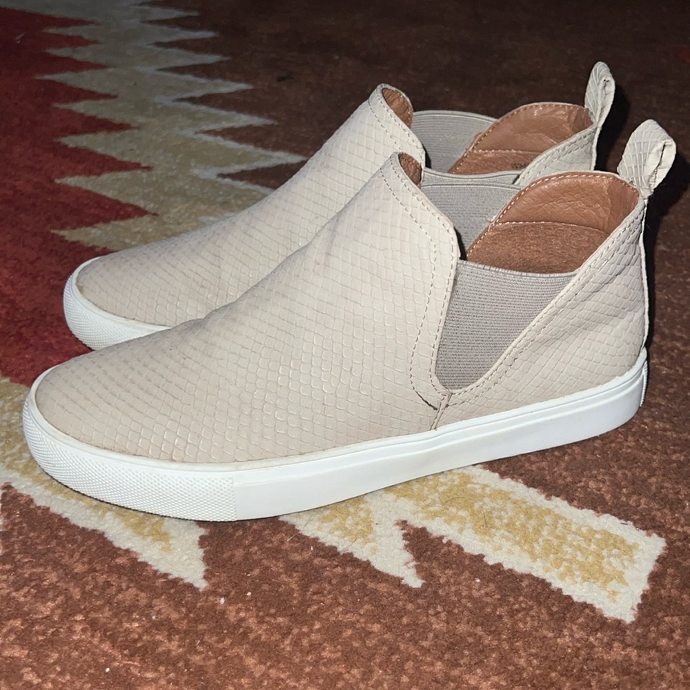 Report Tan Ankle Scale Shoes